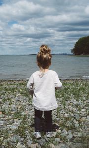 Preview wallpaper girl, child, shore, walk