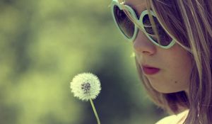 Preview wallpaper girl, face, sunglasses, dandelion