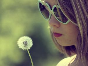 Preview wallpaper girl, face, sunglasses, dandelion