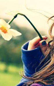 Preview wallpaper girl, flower, hand, fingers, child