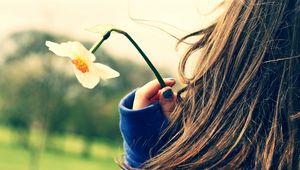 Preview wallpaper girl, flower, hand, fingers, child