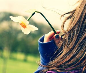 Preview wallpaper girl, flower, hand, fingers, child