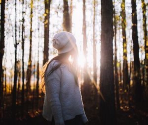 Preview wallpaper girl, forest, sunlight, trees, glare