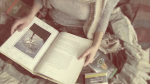Preview wallpaper girl, hand, books, mood, blurring
