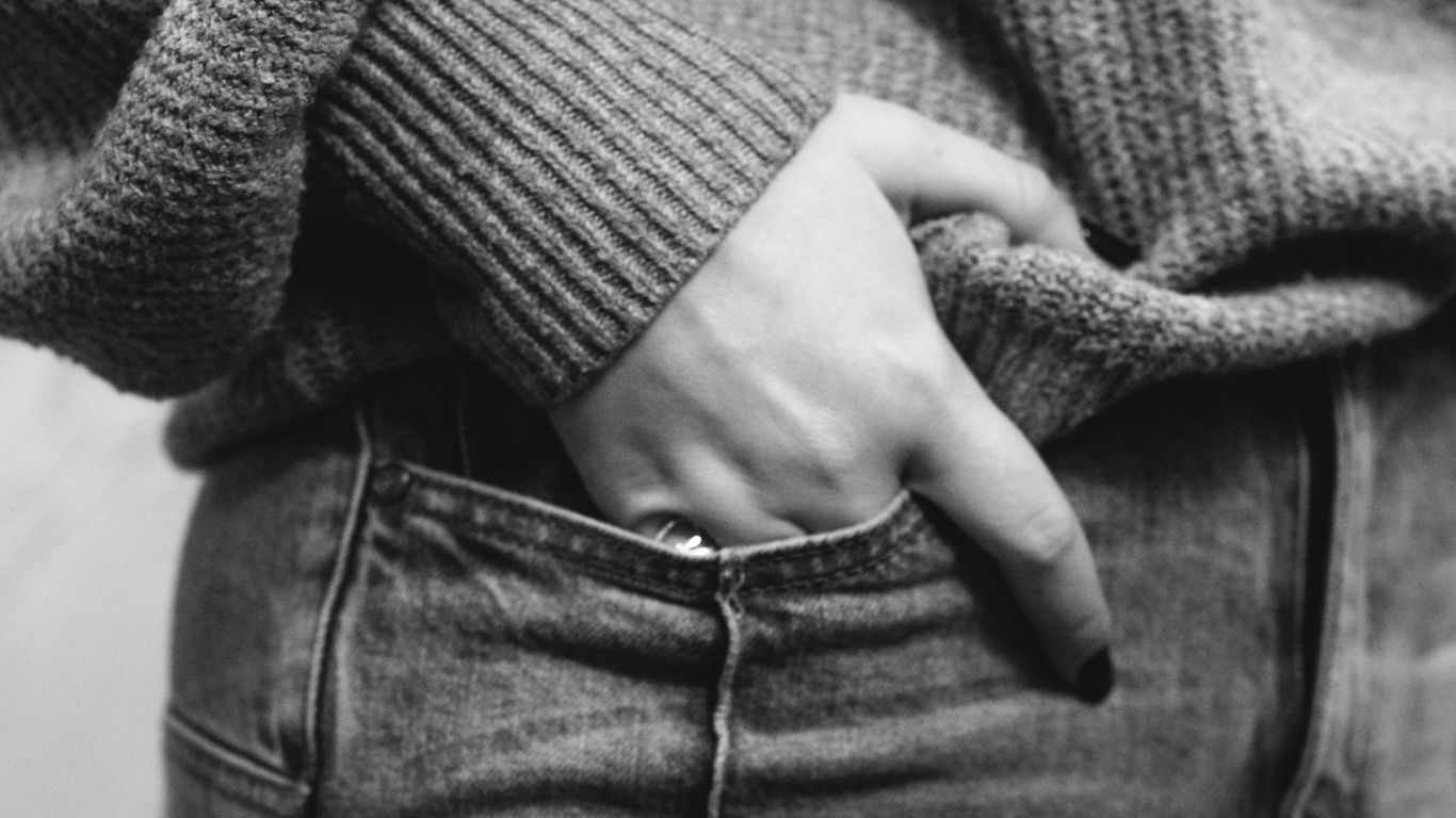 Download wallpaper 1366x768 girl, hand, jeans, black and white tablet ...