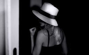 Preview wallpaper girl, hat, bw, shadow