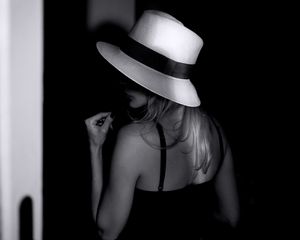 Preview wallpaper girl, hat, bw, shadow