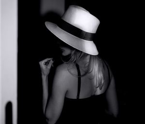 Preview wallpaper girl, hat, bw, shadow