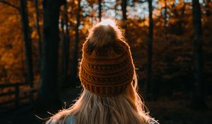 Preview wallpaper girl, hat, hair, forest, rays