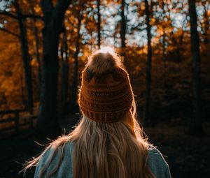Preview wallpaper girl, hat, hair, forest, rays
