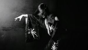 Preview wallpaper girl, kimono, bw, movement