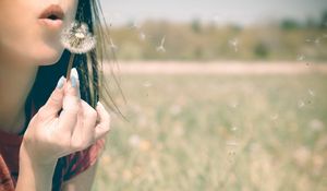 Preview wallpaper girl, lips, dandelion, breath, grass