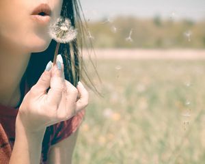 Preview wallpaper girl, lips, dandelion, breath, grass