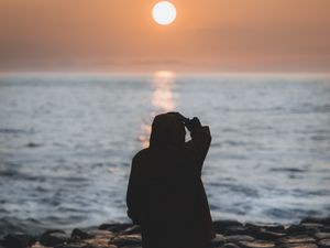 Preview wallpaper girl, loneliness, alone, sunset, glare