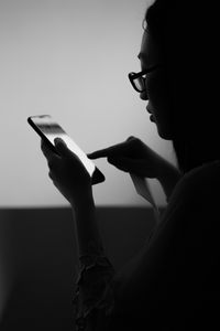 Preview wallpaper girl, phone, bw, dark, touch