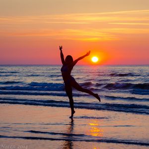 Preview wallpaper girl, silhouette, beach, sea, sunset, freedom, free, dark