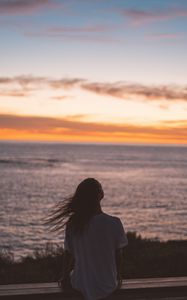 Preview wallpaper girl, silhouette, dark, sea, twilight