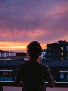 Preview wallpaper girl, silhouette, dark, city, twilight