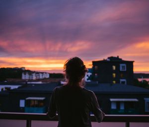 Preview wallpaper girl, silhouette, dark, city, twilight