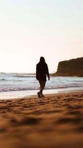 Preview wallpaper girl, silhouette, horizon, beach, waves