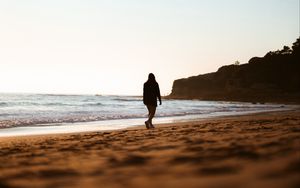 Preview wallpaper girl, silhouette, horizon, beach, waves