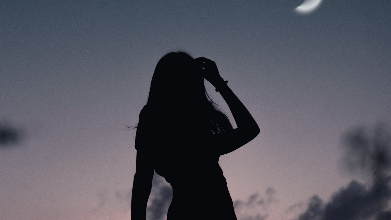 Wallpaper girl, silhouette, moon, dusk, dark