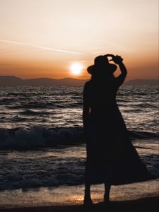 Preview wallpaper girl, silhouette, outline, sea, beach, sunset, dark