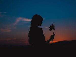 Preview wallpaper girl, silhouette, sunflower, flower, sunset