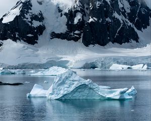 Preview wallpaper glacier, ice, snow, fog, mountain, water