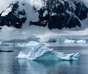 Preview wallpaper glacier, ice, snow, fog, mountain, water