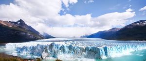 Preview wallpaper glacier, iceberg, cold, tourists, blocks, excursion