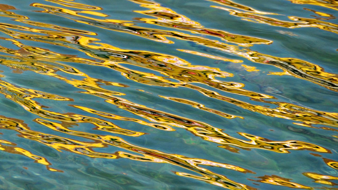 Wallpaper glare, water, ripples, golden, waves
