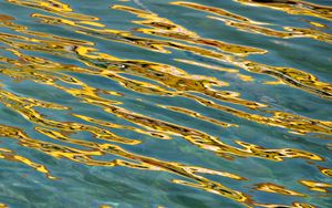 Preview wallpaper glare, water, ripples, golden, waves