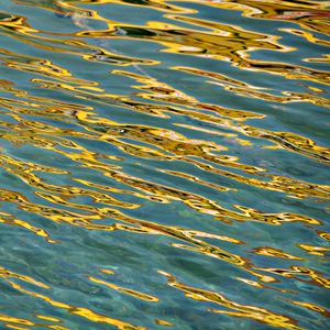 Preview wallpaper glare, water, ripples, golden, waves