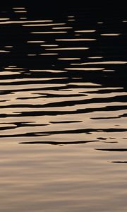 Preview wallpaper glare, water, ripples, waves, wavy