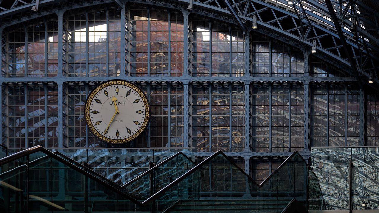 Wallpaper glass, clock, crossbars, architecture