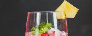 Preview wallpaper glass, drink, drops, blur