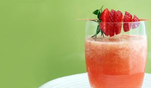 Preview wallpaper glass, drink, floss, strawberries, berrie