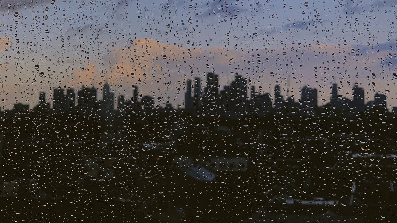 Wallpaper glass, drops, city, rain