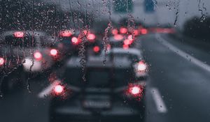Preview wallpaper glass, drops, rain, blur, cars, road