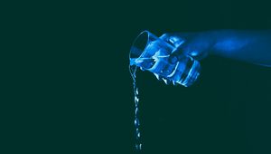 Preview wallpaper glass, hand, water, lighting