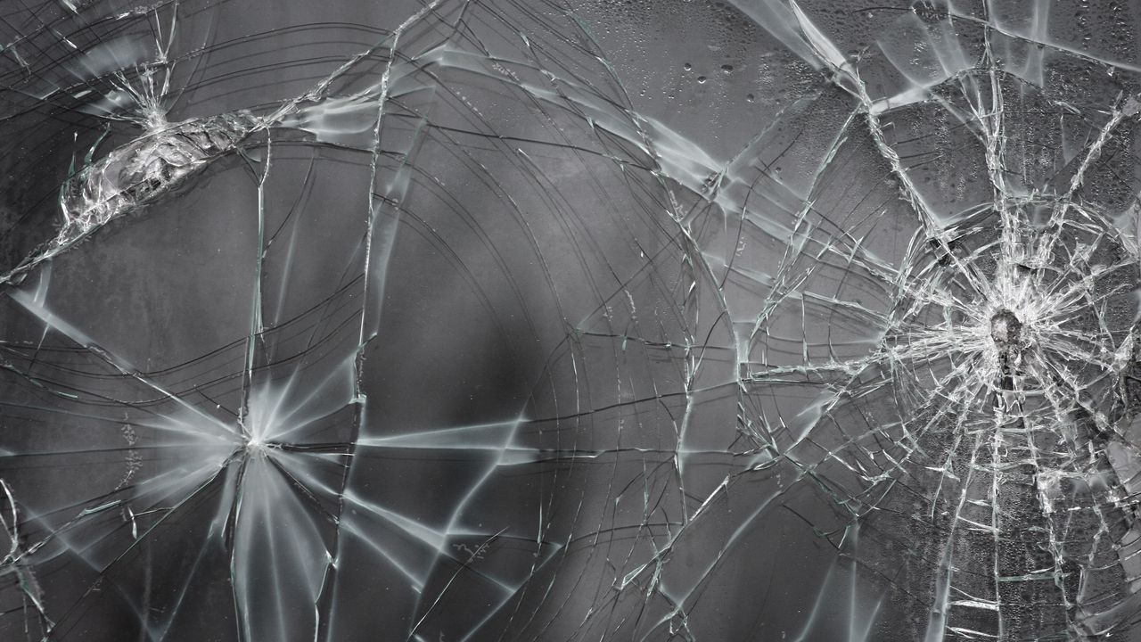 Wallpaper glass, shards, broken