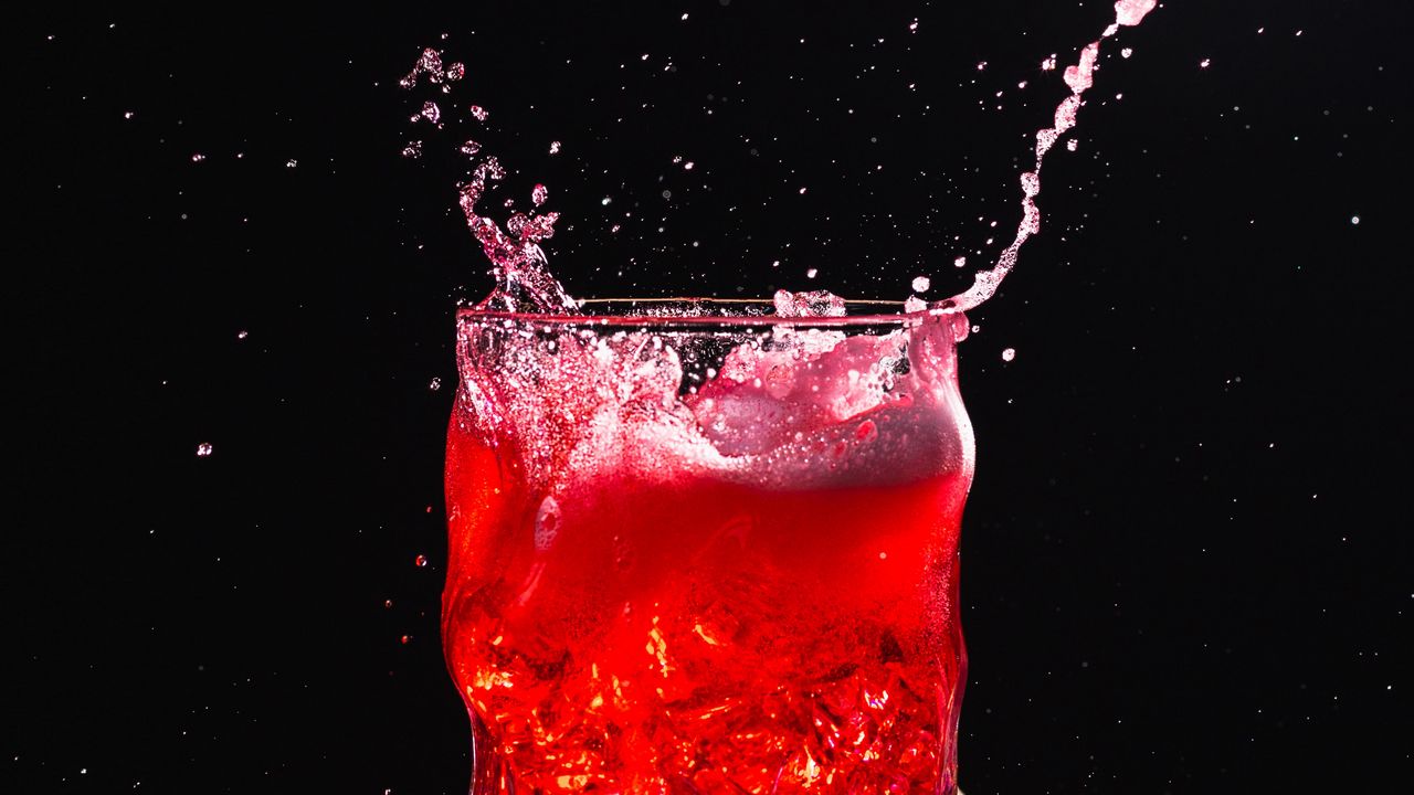 Wallpaper glass, spray, splash, drink, ice, red