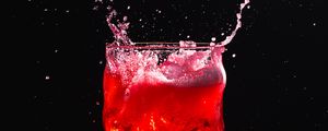 Preview wallpaper glass, spray, splash, drink, ice, red