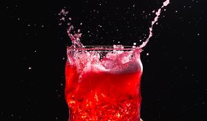 Preview wallpaper glass, spray, splash, drink, ice, red