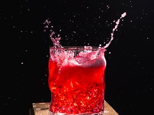 Preview wallpaper glass, spray, splash, drink, ice, red