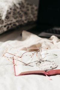 Preview wallpaper glasses, book, cloth, white