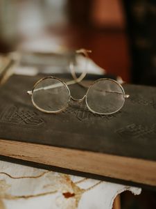 Preview wallpaper glasses, book, vintage