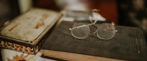 Preview wallpaper glasses, book, vintage