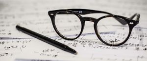 Preview wallpaper glasses, pen, notes